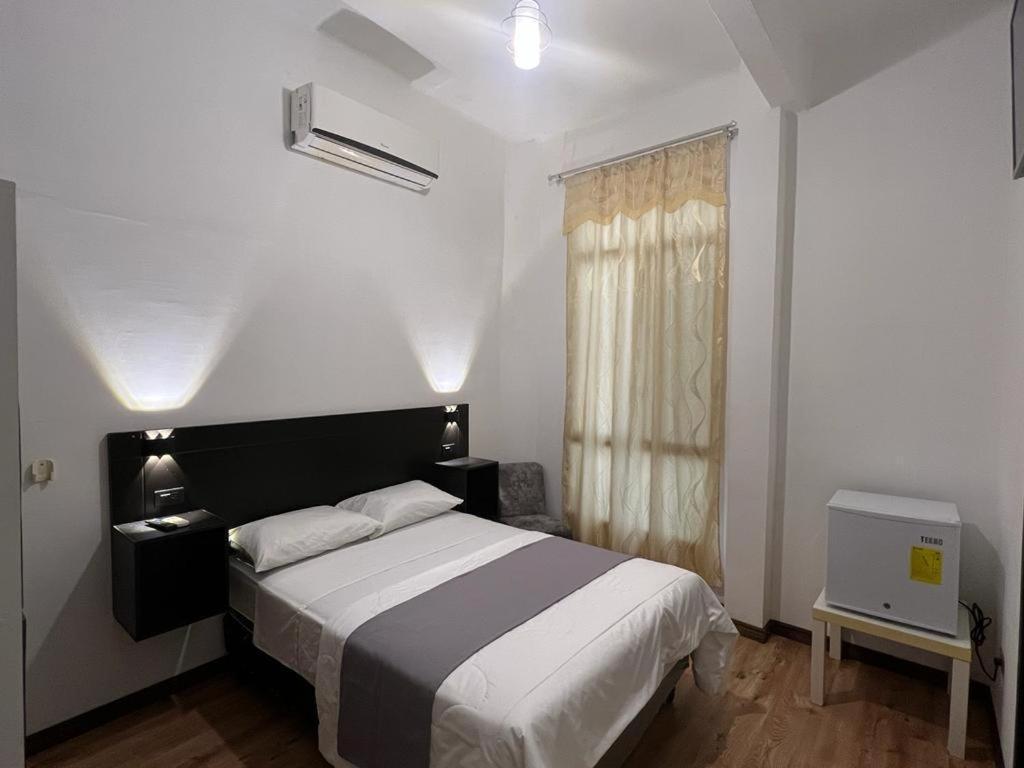 Hotel Perla Central Гуаякуил Екстериор снимка