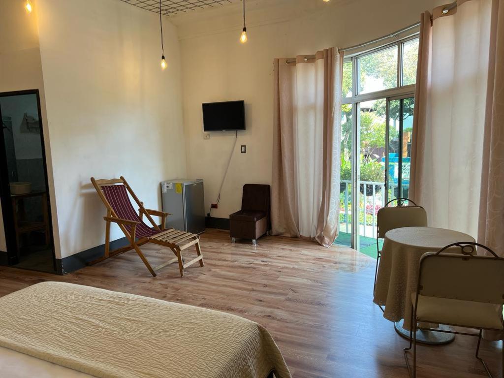 Hotel Perla Central Гуаякуил Екстериор снимка
