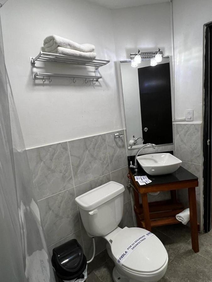 Hotel Perla Central Гуаякуил Екстериор снимка